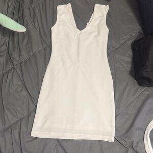 Elegant White Sleeveless Dress